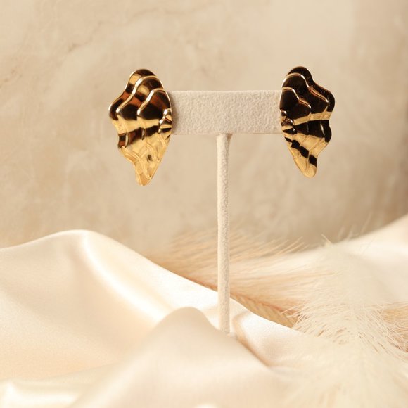SOLD Vintage Gold Fan Stud Earrings - Picture 6 of 8